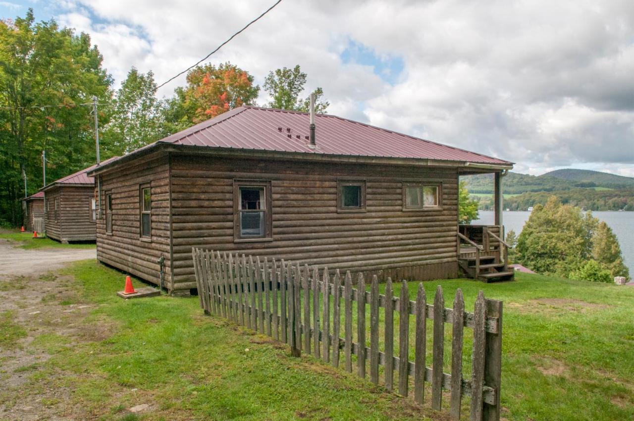 Mountain Lake Cottages Westmore Esterno foto