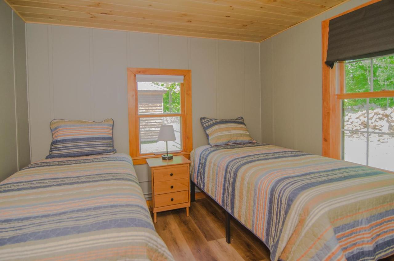 Mountain Lake Cottages Westmore Esterno foto